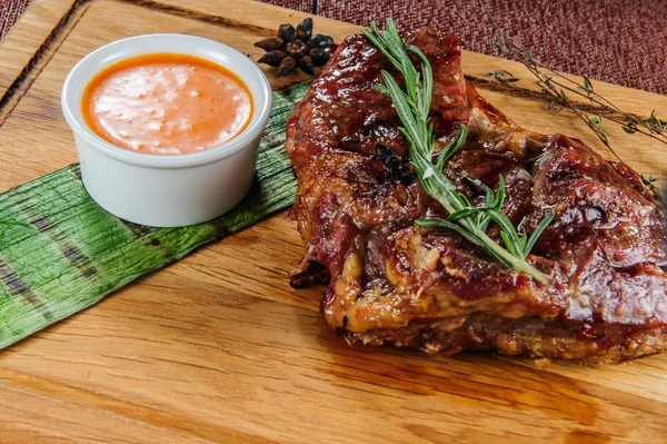 Filete de carne de cerdo a la parrilla . — Foto de Stock