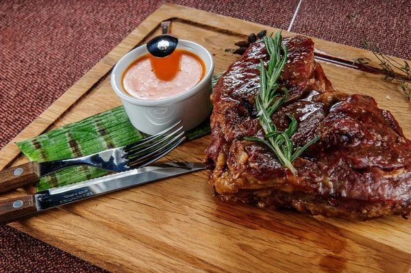 Filé de carne de porco grelhado . — Fotografia de Stock