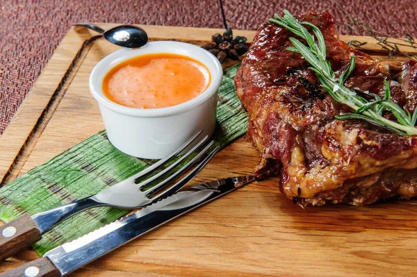 Izgara domuz eti biftek fille.