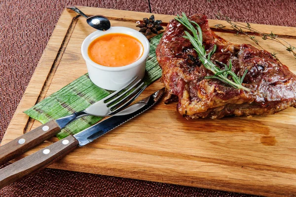 Filé de carne de porco grelhado . — Fotografia de Stock