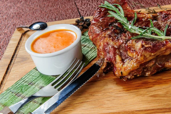 Filé de carne de porco grelhado . — Fotografia de Stock