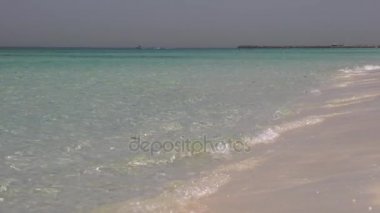 Güneş ışığında Yüzme Havuzu su kırılma. Animasyon dalgalanma havuz veya deniz temiz su. Animasyon sorunsuz döngü.