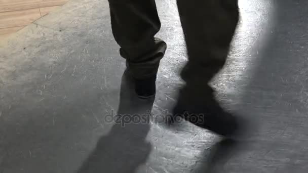 Танцівниці Крупним Планом Ноги Танцюристи Танцююче Взуття Крупним Планом Чорно — стокове відео