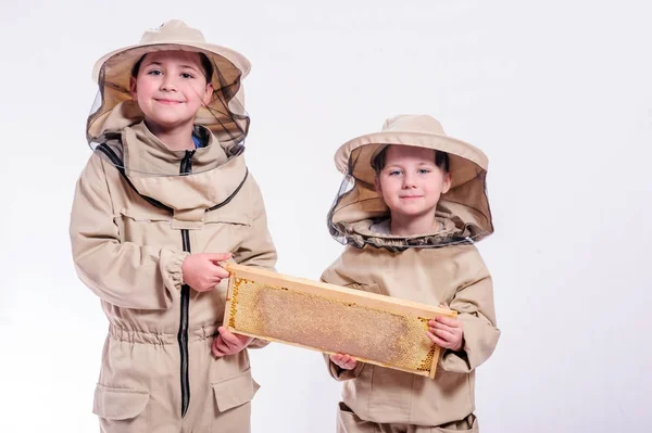 Kids in beekeeper's suits posing in studio white background. — Stock Photo, Image