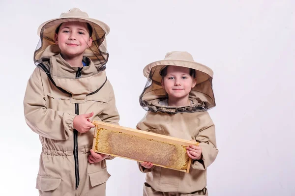 Kids in beekeeper's suits posing in studio white background. — Stock Photo, Image