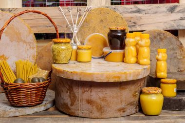 Çeşitli arı ürünleri - bal, balmumu ve propolis tatlım. Geçim arı ürünleri. Balmumu. Hücreleri. Honey.Beekeeping.