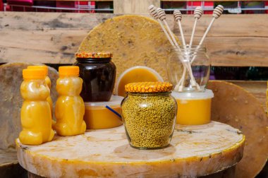 Çeşitli arı ürünleri - bal, balmumu ve propolis tatlım. Geçim arı ürünleri. Balmumu. Hücreleri. Honey.Beekeeping.