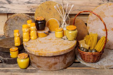 Çeşitli arı ürünleri - bal, balmumu ve propolis tatlım. Geçim arı ürünleri. Balmumu. Hücreleri. Honey.Beekeeping.