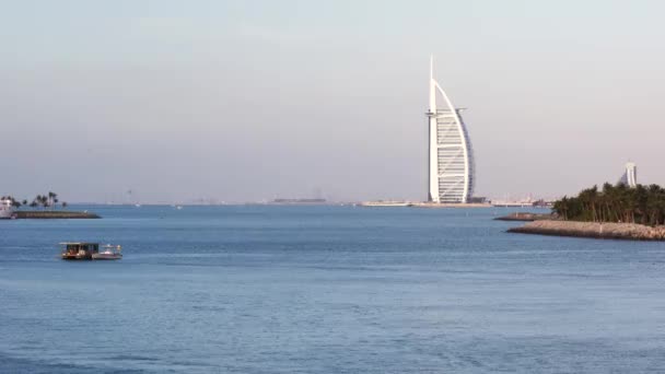 Dubai Egyesült Arab Emírségek Február 2017 Small Yacht Mozgó Egyedül — Stock videók