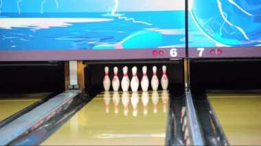 Strike - sokakta iğne isabet top bowling