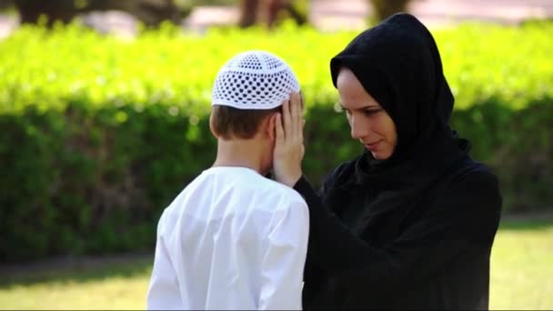 Arabic Mother Son Outdoors Middle Eastern People Care — Stock Video