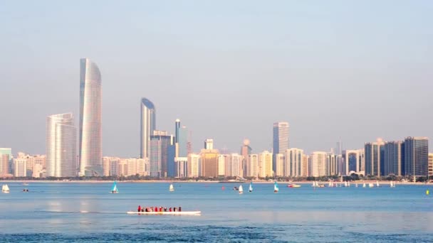 Abu Dhabi Emiratos Árabes Unidos Marzo 2017 Remadores Árabes Reman — Vídeo de stock