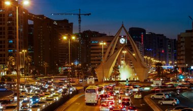 Dubai, Birleşik Arap Emirlikleri - Aralık 16: Saat Kulesi dolambaçlı Deira 16 Aralık 2017 yılında Dubai Deira, Birleşik Arap Emirlikleri