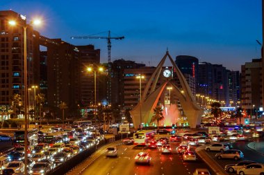 Dubai, Birleşik Arap Emirlikleri - Aralık 16: Saat Kulesi dolambaçlı Deira 16 Aralık 2017 yılında Dubai Deira, Birleşik Arap Emirlikleri