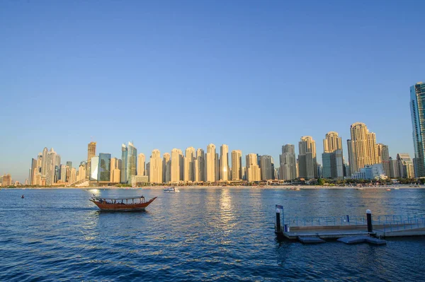 View of various skyscrapers in Jumeirah Beach Residence (JBR) with stunning turquoise waters as foreground — Stock Photo, Image