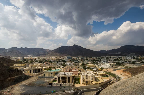 Panorama de la ciudad de Khor Fakkan, Fujairah, Emiratos Árabes Unidos —  Fotos de Stock