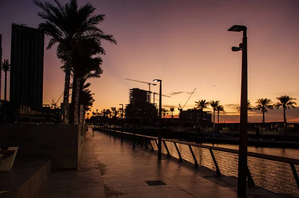 ОАЭ, ДУБАЙ - 16 ДЕКАБРЯ 2019: Ранняя утренняя фотография порта Дубай Крик. Новый район Дубая . — стоковое фото