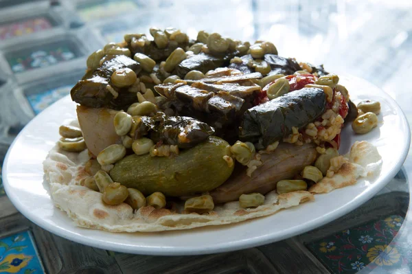 Hojas de uva rellenas - Comida árabe . — Foto de Stock