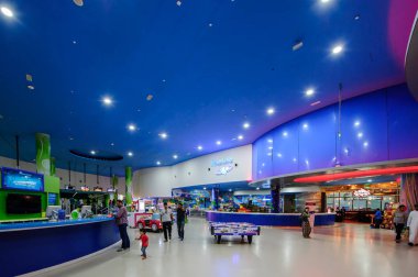 DUBAI, BAE - 07 Nisan 2019, Dubai, Birleşik Arap Emirlikleri 'nin İçişleri Bakanlığı. Emirliklerin AVM 'si Dubai' nin Al Barsha bölgesinde bir alışveriş merkezidir..