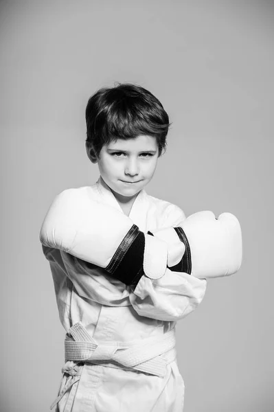 Dzieciak Rękawiczkach Bokserskich — Zdjęcie stockowe