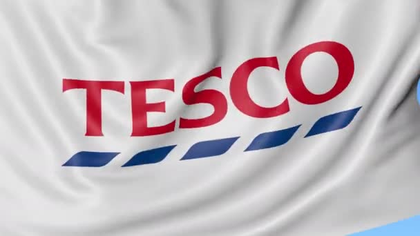 Close up van zwaaien vlag met Tesco logo, naadloze loops, blauwe achtergrond. Redactionele animatie. 4 k Prores, alpha — Stockvideo