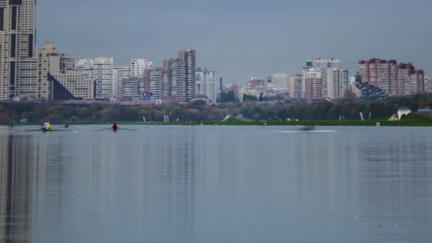 Aviron par temps nuageux 4K timelapse — Video