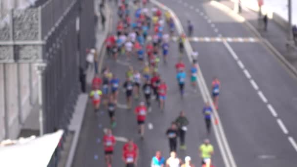 Des coureurs de marathon brouillés. Concept d'activité. 4K fond bokeh vidéo — Video