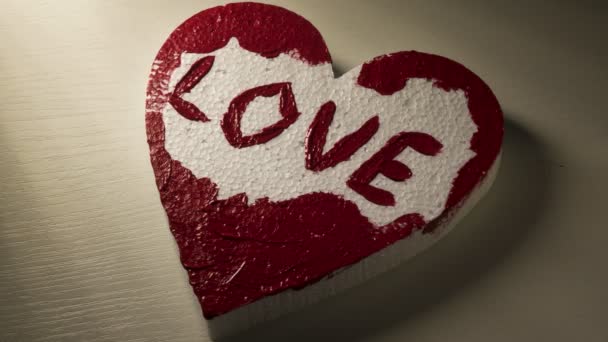 Rode verf liefde en liefde u inscripties worden gemaakt op de harten, twee 4k stop motion timelapse animaties in één, ProRes — Stockvideo