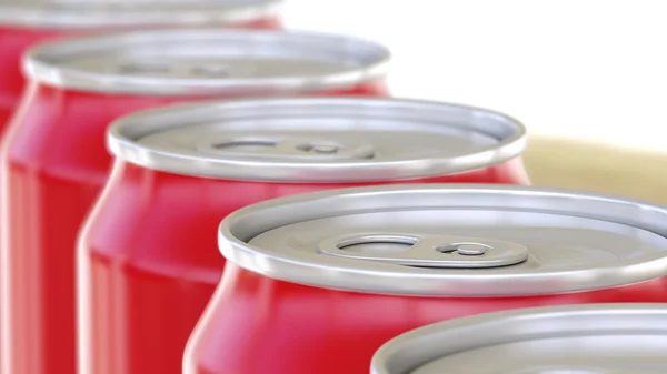 Latas de alumínio vermelho no transportador. Linha de produção de refrigerantes ou cerveja. Reciclagem de embalagens. Renderização 3D — Fotografia de Stock