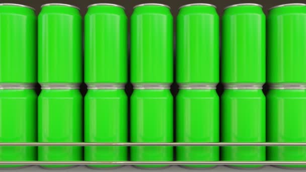 Líneas de latas verdes en la tienda de comestibles. Bebidas carbonatadas o cerveza en el estante del supermercado. Embalaje de reciclaje moderno. clip de muñeca de lazo inconsútil 4K — Vídeo de stock