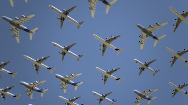 Airliners passing by against blue sky. Vacation, tourism, flight or immigration concepts. 4K seamless loop animation — Stock Video