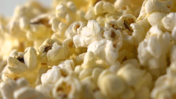 Stapel van popcorn. Macro dolly video — Stockvideo