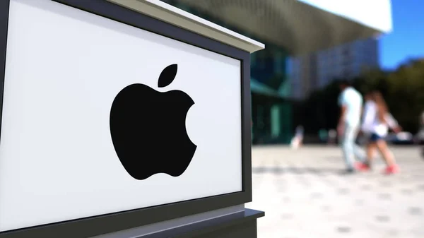 Уличная вывеска с логотипом Apple Inc. Размытый офисный центр и ходячий фон. Редакционная 3D рендеринг — стоковое фото