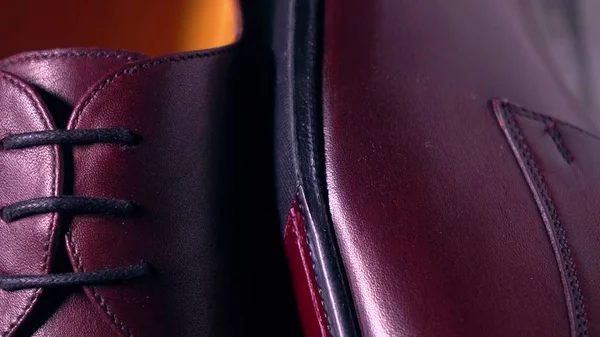 Parę nowych classic ciemny czerwony Mężczyźni Buty — Zdjęcie stockowe