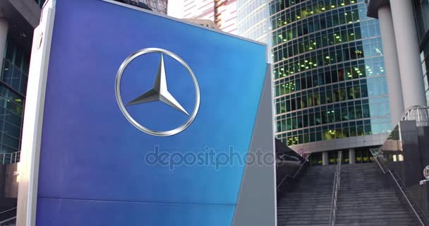 Pouliční nápisy deska s logem Mercedes-Benz. Moderní kancelářské centrum mrakodrap a schody pozadí. Úvodník 4k 3d vykreslování — Stock video