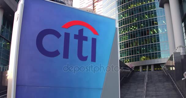 Gatan skyltar ombord med Citigroup logotyp. Moderna kontors center skyskrapa och trappor bakgrund. Redaktionella 4k 3d-rendering — Stockvideo