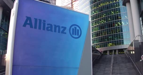 Pouliční tabule s logem Allianz. Moderní kancelářská mrakodrap a schody. Redakční 4k prostorové vykreslování — Stock video