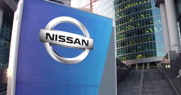 Papan nama jalan dengan logo Nissan. Gedung kantor modern pencakar langit dan tangga latar belakang. Penyuntingan 4K 3D render — Stok Video