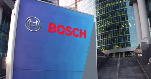 Utcai jelzőtábla a Robert Bosch GmbH emblémájával. Modern irodaközpont felhőkarcoló és lépcső háttér. Szerkesztői 4k 3D renderelés — Stock videók