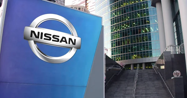 Straßenschilder mit Nissan-Logo. modernes Bürozentrum Wolkenkratzer und Treppe Hintergrund. redaktionelles 3D-Rendering — Stockfoto