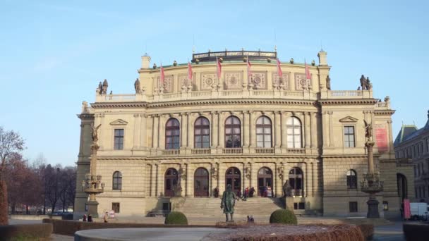 PRAGUE, REPÚBLICA CHECA - 3 DE DEZEMBRO DE 2016. 4K steadicam tiro de Praga Conservatório em um dia ensolarado — Vídeo de Stock