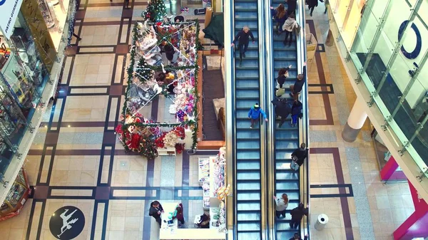 PRAGUE, CZECH REPUBLIC - DECEMBER 3, 2016. Top view shot of shopping mall staircases and gift shop. Christmas time — Stock Photo, Image