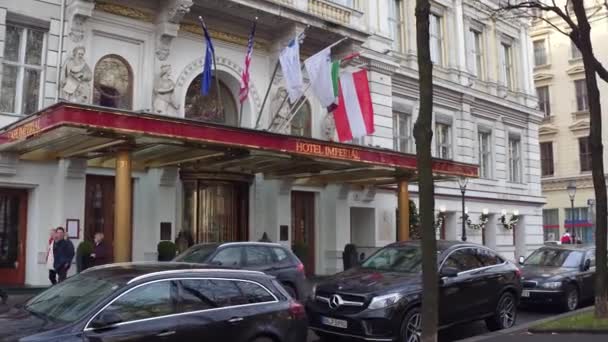 Βιέννη, Αυστρία - 24 Δεκεμβρίου, Steadicam πυροβόλησε το διάσημο ξενοδοχείο και café Imperial. 4k βίντεο για την ίδρυση — Αρχείο Βίντεο