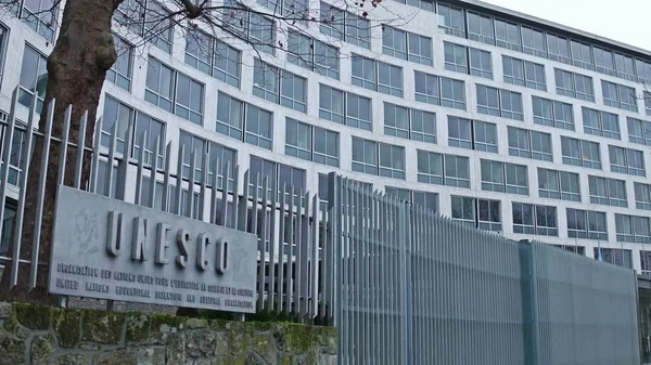 PARIS, FRANCE - 31 DÉCEMBRE 2016. Panneau et bureau UNESCO — Photo