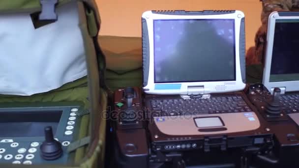 KRAKOW, POLONIA - 14 de enero de 2017 Portátiles militares Panasonic Toughbook. Vídeo 4K — Vídeo de stock