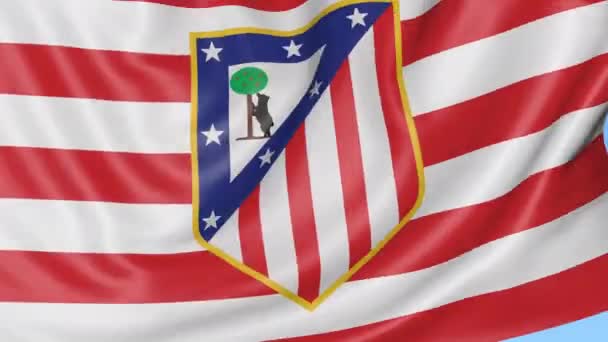 Primer plano de la bandera ondeante con el logotipo del club de fútbol Atlético de Madrid, lazo sin costuras, fondo azul. Animación editorial. 4K — Vídeo de stock
