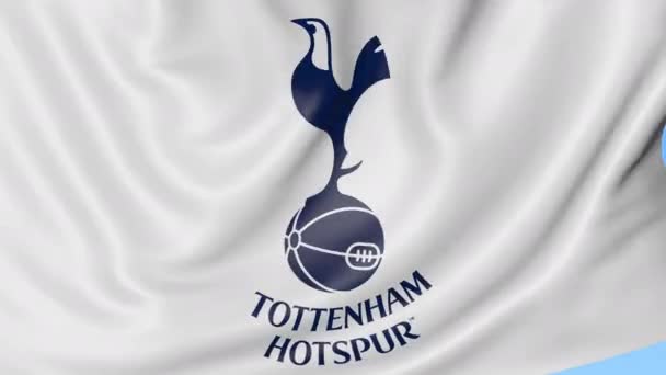 Крупный план размахивания флагом с ФК "Тоттенхэм Хотспур" логотип футбольного клуба, бесшовная петля, синий фон. Редакционная анимация. 4K — стоковое видео