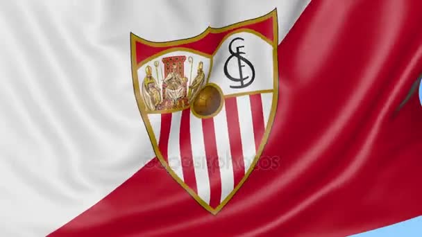 Gros plan du drapeau ondulé avec le logo du club de football Sevilla FC, boucle transparente, fond bleu. Animation éditoriale. 4K — Video