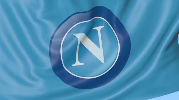 Nahaufnahme des Fahnenschwenkens mit s.s.c. Napoli Fußballklub-Logo, nahtlose Schlaufe, blauer Hintergrund. redaktionelle Animation. 4k — Stockvideo