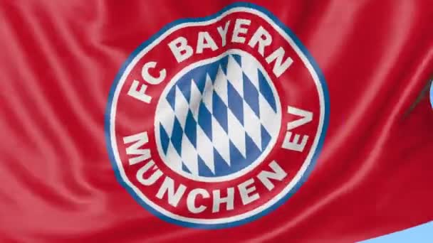 Primer plano de la bandera ondeante con el emblema del club de fútbol FC Bayern Munich, lazo sin costuras, fondo azul. Animación editorial. 4K — Vídeo de stock